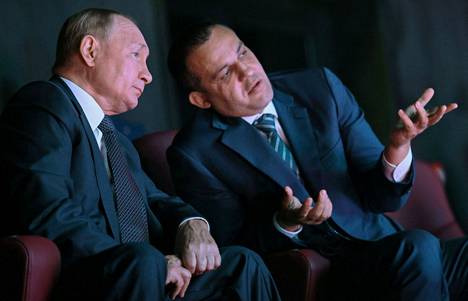 Venäjän presidentti Vladimir Putin ja Kansainvälisen nyrkkeilyliiton puheenjohtaja Umar Kremlev kuvattuna yhdessä syyskuussa.