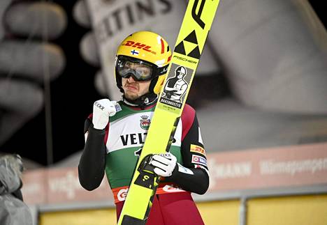 Ilkka Herola hyppäsi lauantai-iltana Otepään HS97-mäessä peräti 98,5 metriä ja nousi maailmancupin osakilpailun kakkoseksi. Kuva marraskuun lopulta Rukalta.