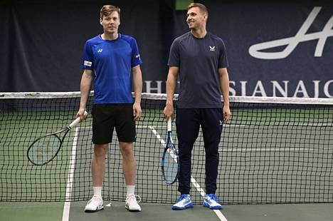 Harri Heliövaara (vas.) ja Lloyd Glasspool etenivät Dubain ATP500-turnauksen nelinpelin loppuotteluun. Arkistokuva.