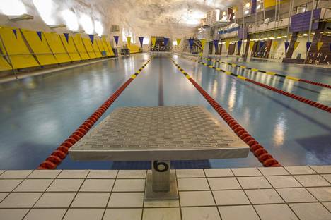 Itäkeskuksen uimahallissa on 50 metrin uimaradat.