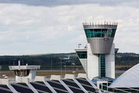 Lennonjohtotorni Helsinki-Vantaan lentoasemalla vuonna 2013.