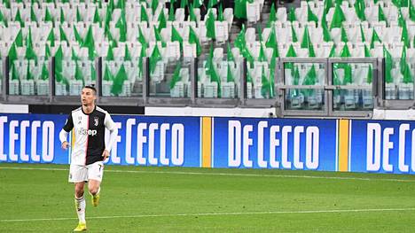 Koronavirus | Jalkapallon Serie A:n palkkaleikkauksista löytyi sopu, mutta haaveet sarjan jatkamisesta saivat kritiikkiä