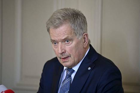 Presidentti Sauli Niinistö lehdistötilaisuudessa Tukholmassa 18. toukokuuta. 