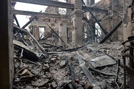 Pommituksen kohteeksi joutunut koulu Harkovassa. 