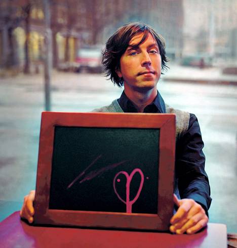 Singer-songwriter Teemu Brunila wrote his name on the board on the Kuka Nyt column in May 2006.