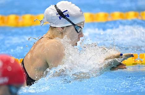 Ida Hulkko ei yltänyt mitaliin lyhyen radan MM-kisoissa. Kuva Tokion olympialaisista.