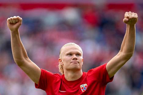 Norjan maajoukkuetähti Erling Haaland tuuletteli Ruotsia vastaan tehtyä maalia 12. kesäkuuta kansojen liigan ottelussa. 