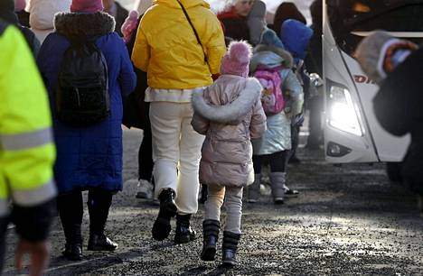 Pian sotaa paenneilla ukrainalaisilla on mahdollisuus hakea kotikuntaa Suomesta. Kotikunnan saaneille lapsille tulee velvollisuus suomalaiseen perusopetukseen.