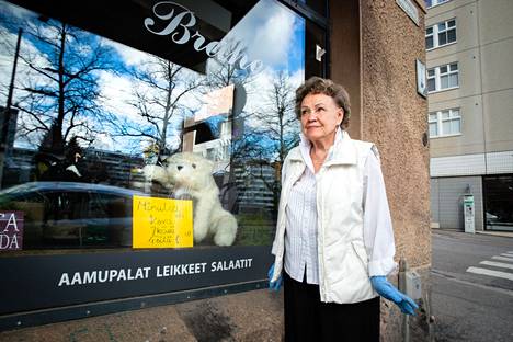 Hillevi Kinnunen myi keväällä 2020 vappumunkit asiakkailleen verkkokaupan kautta.