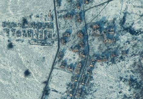 Satelliittikuvat Soledarista näyttävät kaupungin tuhon.