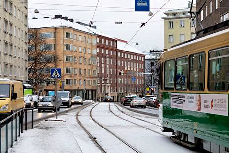Kasiratikan työmaa on ruuhkauttanut liikennettä Töölössä. Kuva Runeberginkadulta. Töölöntorin pysäkiltä.