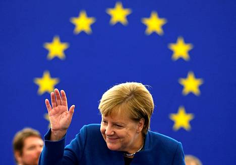 Angela Merkel väistyy puolueensa CDU:n puheenjohtajan paikalta joulukuussa, mutta hän on sanonut haluavansa jatkaa Saksan johdossa vaalikauden loppuun asti eli vuoteen 2021.