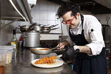 Kokki Alessandro Maruccia on myös ravintolan osakas. 