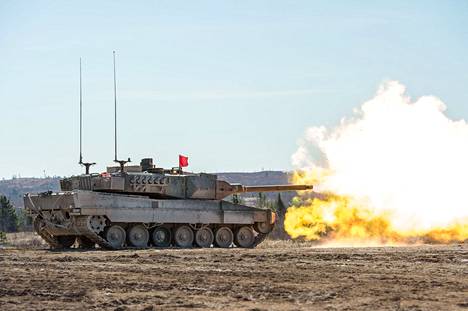 Arkistokuva Leopard 2 -taistelupanssarivaunusta.