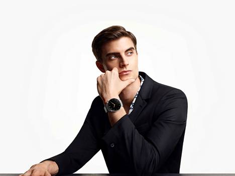 Huawei Watch GT 30 Pro on näyttävä sinetti bisnespukeutumiseen.
