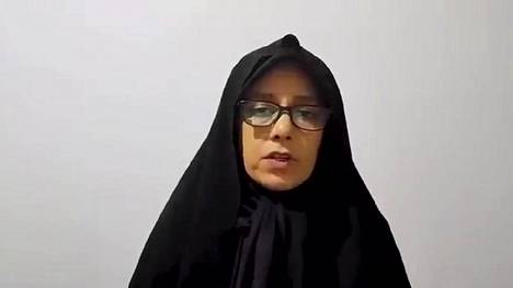 Farideh Moradkhani esiintyi Iranin hallintoa kritisoivalla videolla lauantaina.
