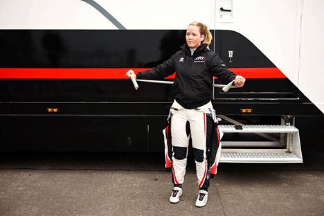 Chloe Grant, 17, ajaa formula ykkösten perustamassa naisten sarjassa F1 Academyssä.