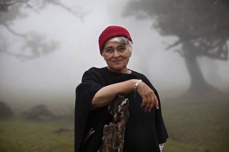 Kirjailija Pirkko Saisio kuvattiin Madeiralla vuonna 2019. 