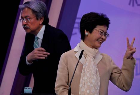 Hongkongin hallintojohtajan valinta on käytännössä kahden kauppa. Vastakkain ovat pitkän linjan poliitikko John Tsang (vas.) ja entinen kansliapäällikkö Carrie Lam.