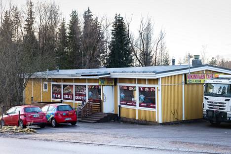 Elannon talossa toimii nykyisin pitsa- ja kebabravintola Nikinmäen tähti. 