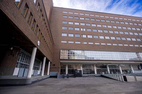 Helsingin käräjäoikeudessa työskentelee 350 ihmistä. Heistä runsas sata on tuomareita.