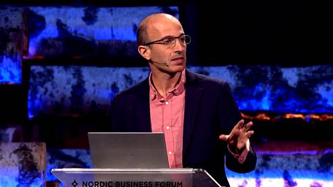 Yuval Noah Harari Nordic Business Forumissa 21. syyskuuta.