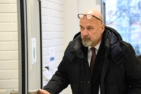 Perussuomalaisten kansanedustaja Mauri Peltokangas saapui Pohjanmaan käräjäoikeuteen Kokkolassa 1. joulukuuta.