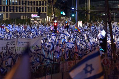 Hallituksen suunnitelmia vastustavat mielenosoitukset ovat jatkuneet Israelissa jo viikkoja.