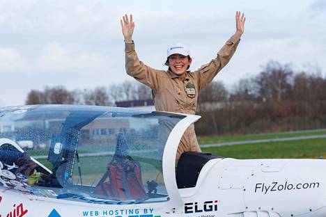 Nuorimpana naisena maailman ympäri lentänyt Zara Rutherford laskeutui torstaina Belgiaan.