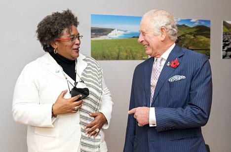 Britannian kruununprinssi Charles tapasi Barbadoksen pääministerin Mia Amor Mottleyn Glasgow’n ilmastokokouksessa Skotlannissa marraskuun alussa.