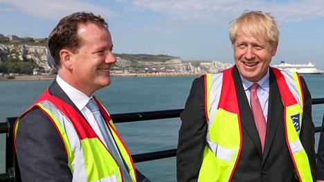 Charlie Elphicke (vas.) tutustui Boris Johnsonin kanssa Doverin satamaan 11. heinäkuuta.
