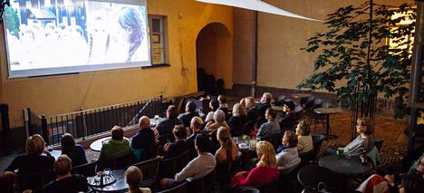 Kino Engel hosts outdoor screenings in the courtyard in the summer. Photo from 2020.