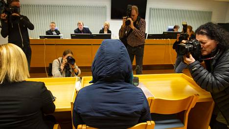 Miesjoukko raiskasi nuoren tytön Oulussa, hovioikeus antoi yhdelle tuomitulle luvan tutustua uhrin kaikkiin kuulustelukertomuksiin