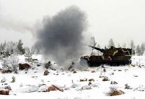 K9 Thunder -panssarihaupitsi eli Moukari ampui maavoimien harjoituksessa Rovajärvellä marraskuussa 2016.