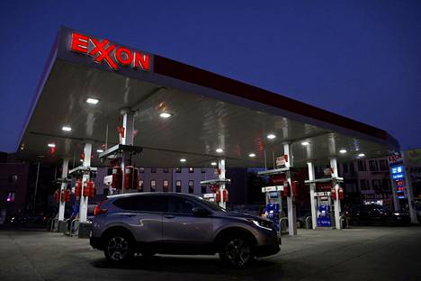 Bensa-asemaketju Exxon on Exxon Mobilin tytäryhtiö. Kuva New Yorkin Brooklynista.