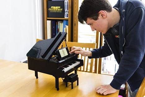 The grand piano is composed entirely of Legos and sounds like a real instrument.  The grand piano can be played using the phone application or manually.  Onni Nummela introduced the features by playing Tuiki twinkling from the star.