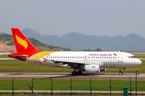 Lucky Air -yhtiön matkustajakone Chongqing Jiangbein lentokentällä Kiinassa.