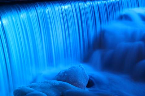 The possible demolition of the Old Town Dam is again a topical issue.  The illuminated waterfall of the dam photographed the night before Sunday, January 16th.