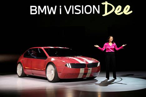 Konseptiauto hakee muotokielensä perinteisistä BMW:n sedaneista.