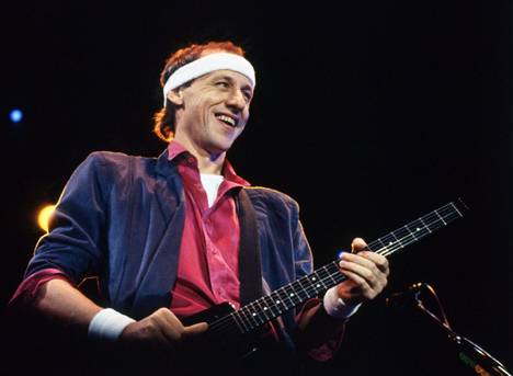 Englantilainen Dire Straits -yhtye konsertoi Helsingissä 28. lokakuuta 1985. Kuvassa yhtyeen keulakuva Mark Knopfler. 