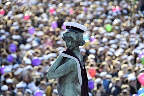 Aalto-yliopiston ylioppilaskunta lakitti Havis Amandan patsaan vappuaattona 2019.