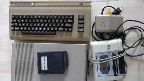 Commodore 64 oli ensimmäisiä kotitietokoneita, joka levisi laajasti kuluttajille.