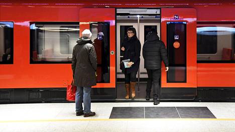 Uutta metro­linjastoa odottaa tukala tuli­koe: kuljettajista yhä vakava pula, huomenna viimeistenkin bussin­käyttäjien täytyy hypätä metroon Etelä-Espoossa