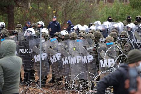 Turvapaikanhakijatilanne alkoi kärjistyä maanantaina Valko-Venäjän ja Puolan rajalla.