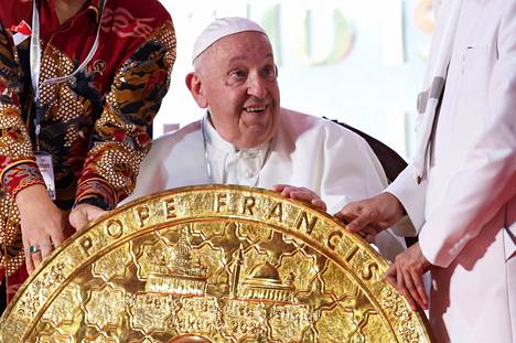 On Thursday, Pope Francis received a gift from Indonesia's Deputy Minister of Religion, Saiful Rahmat Dasuk.