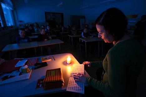 Suomessa on jouduttu kärsimään sähkökatkoista lähinnä myrskyjen yhteydessä. Joulukuussa 2013 Raahessa käytiin koulua kynttilänvalossa Seija-myrskyn jälkeen.