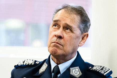 Poliisihallituksella on valmiit ehdotukset siitä, miten ratkaistaan poliisin tietotekniikka- ja toimitilaongelmat, sanoo poliisiylijohtaja Seppo Kolehmainen.