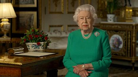 Koronavirus | Brittihallitus otti kovat keinot käyttöön: Kuningatar Elisabet, 93, piti harvinaisen puheen ja kannusti kansalaisia sinnikkyyteen