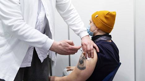 Rokotukset | Terveet työikäiset pääsevät toukokuun alku­puolella varaamaan rokotus­aikoja: HS:n laskuri näyttää, milloin on sinun vuorosi saada rokote