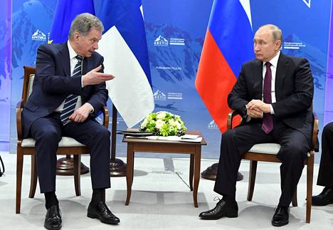 Tasavallan presidentti Sauli Niinistö ja Venäjän presidentti Vladimir Putin Arktisen foorumin tapaamisessa Pietarissa huhtikuussa 2019.